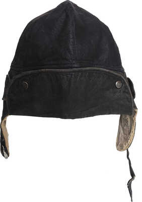 Кожаный шлем пилота из черной кожи с ушными клапанами и пряжкой на подбородке